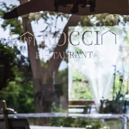 La Roccia Restaurant ホテル Galluccio